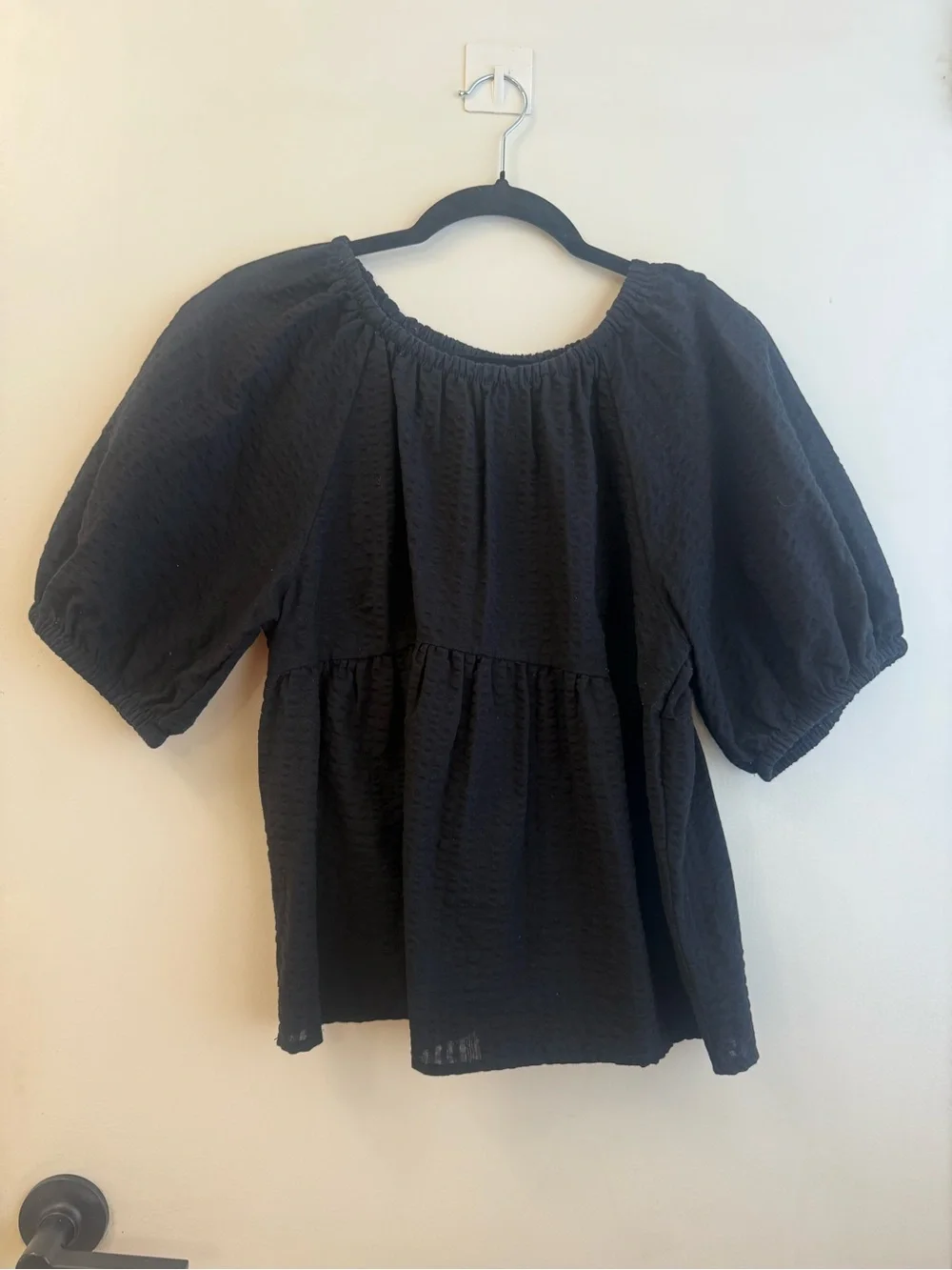 Old Navy Puff-Sleeve Seersucker Babydoll Swing Blouse BLACK - Medium